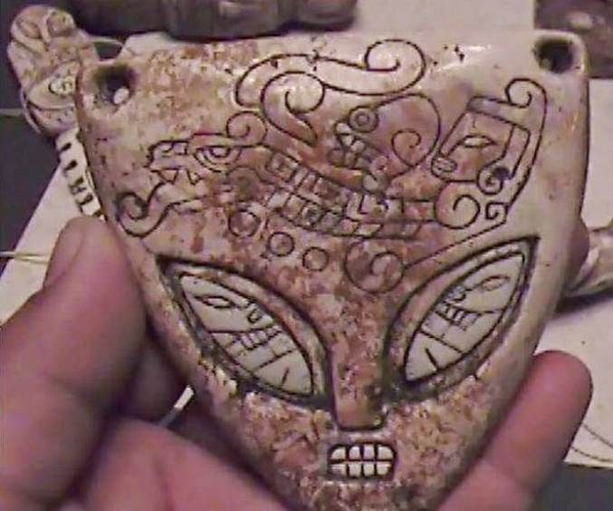 Файл:Правительство Мексики раскрыло древние артефакты контактов с НЛО - Я так вижу - медиаплатформа МирТесен20.jpeg