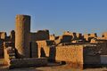 Раскопки Мохенджо-Даро выявили большое количество колодцев (слева)