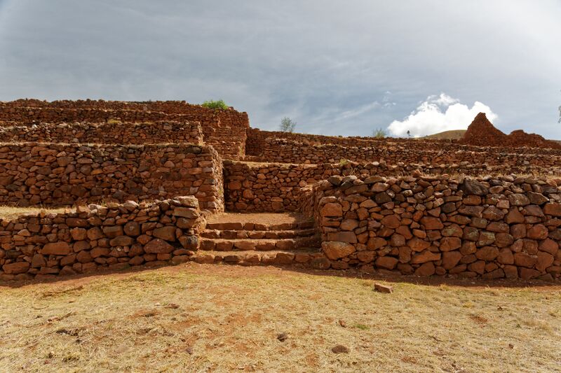Файл:Pikillaqta was a Wari (pre-Inca) ceremonial site. The stonework is much rougher than at Pisac. (22995133933).jpg