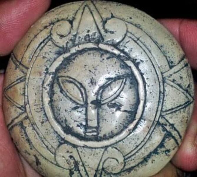 Файл:Правительство Мексики раскрыло древние артефакты контактов с НЛО - Я так вижу - медиаплатформа МирТесен16.jpeg